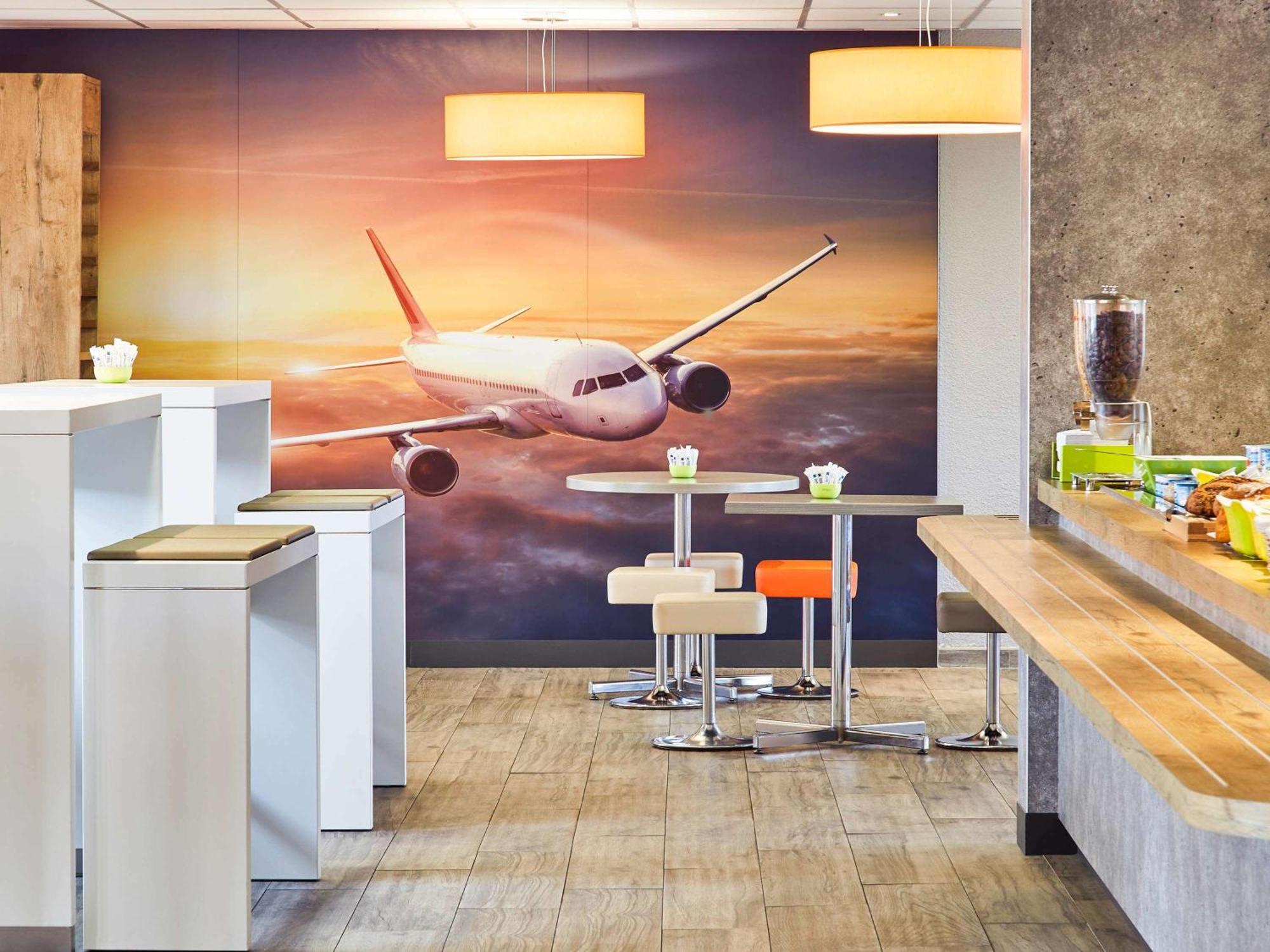 Ibis Budget Marseille Aeroport Provence Vitrolles  Ngoại thất bức ảnh